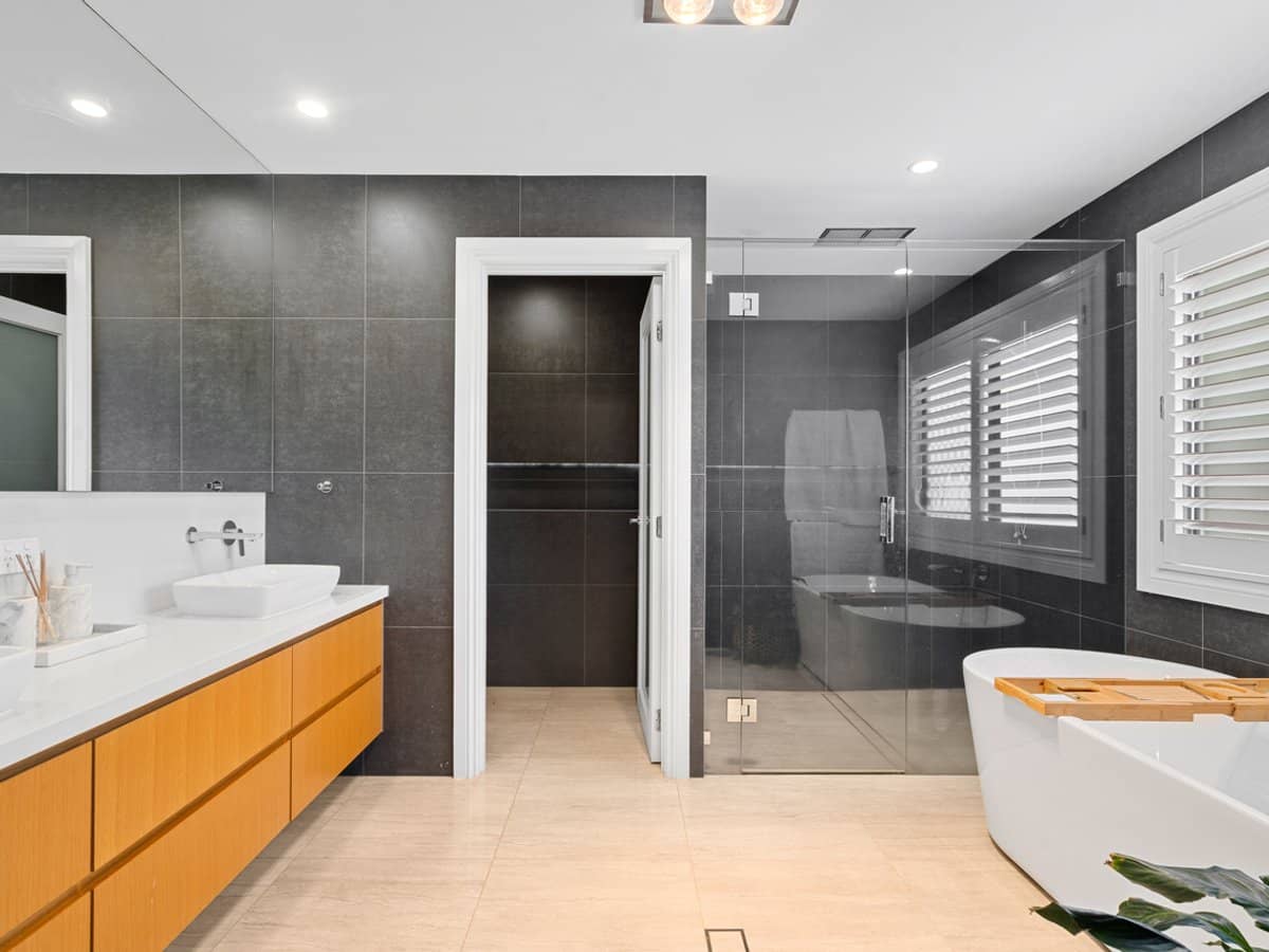 18 Kallaroo Crescent, ASHMORE - Thumbnail 15