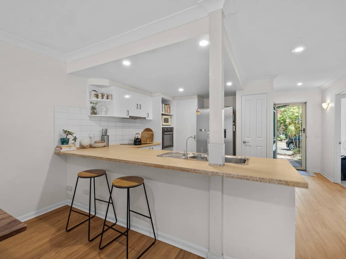 1 Township Drive, BURLEIGH HEADS - Thumbnail 4