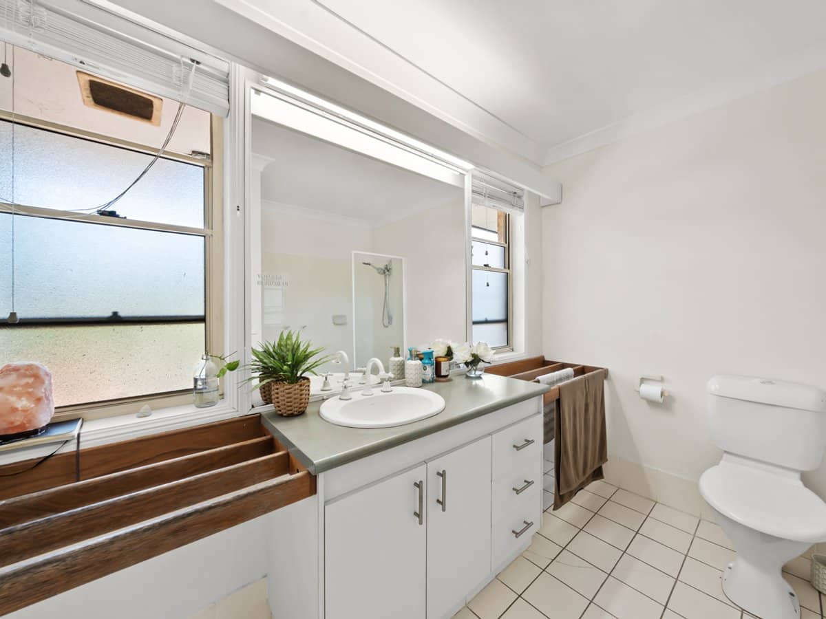 1 Township Drive, BURLEIGH HEADS - Thumbnail 18