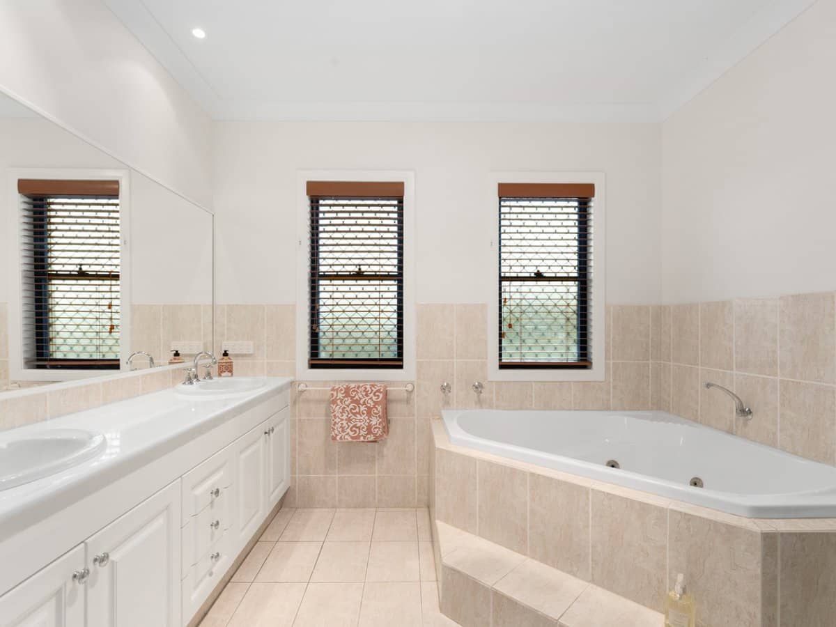 30 Nottinghill Gate Drive, ARUNDEL - Thumbnail 8