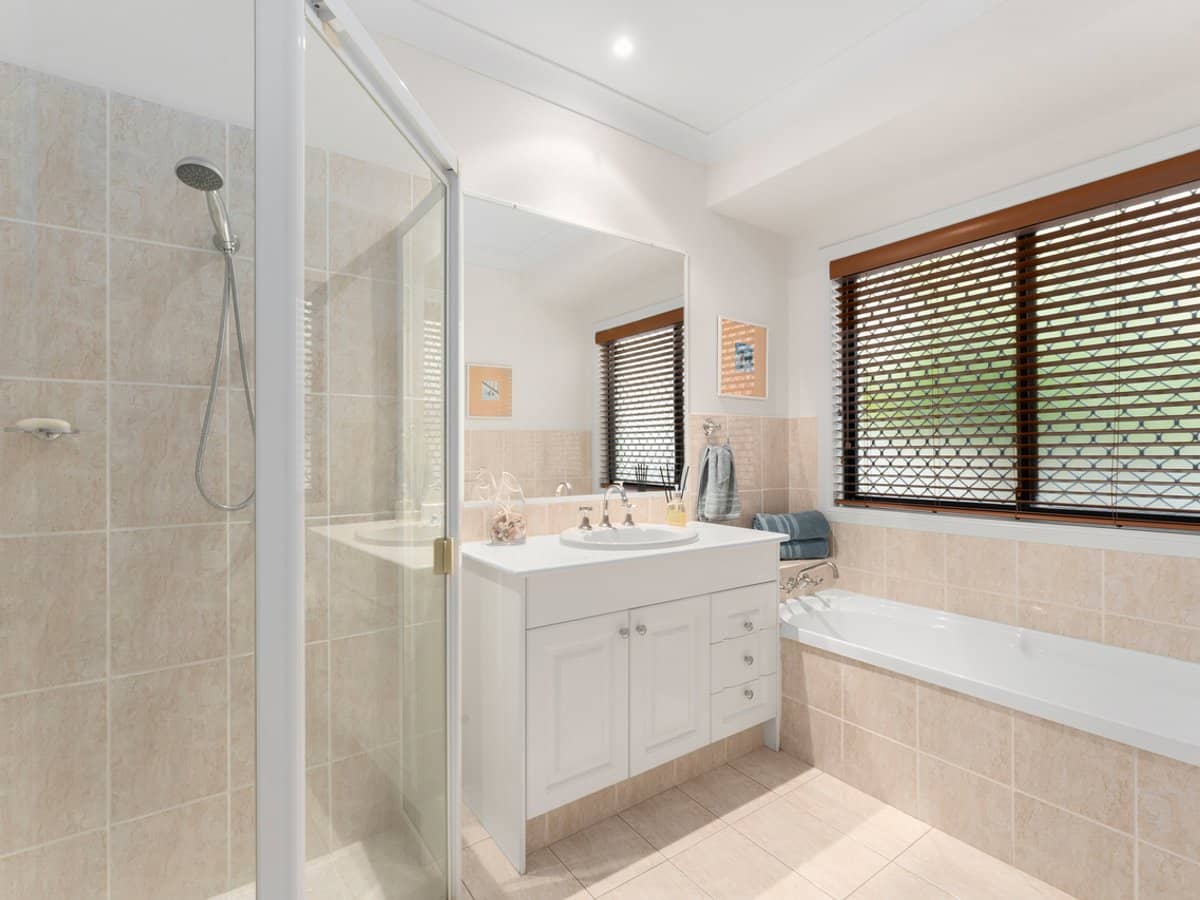 30 Nottinghill Gate Drive, ARUNDEL - Thumbnail 13