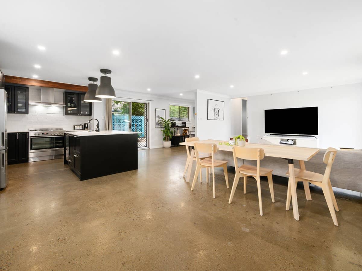 2 Guyra Avenue, BURLEIGH HEADS - Thumbnail 5