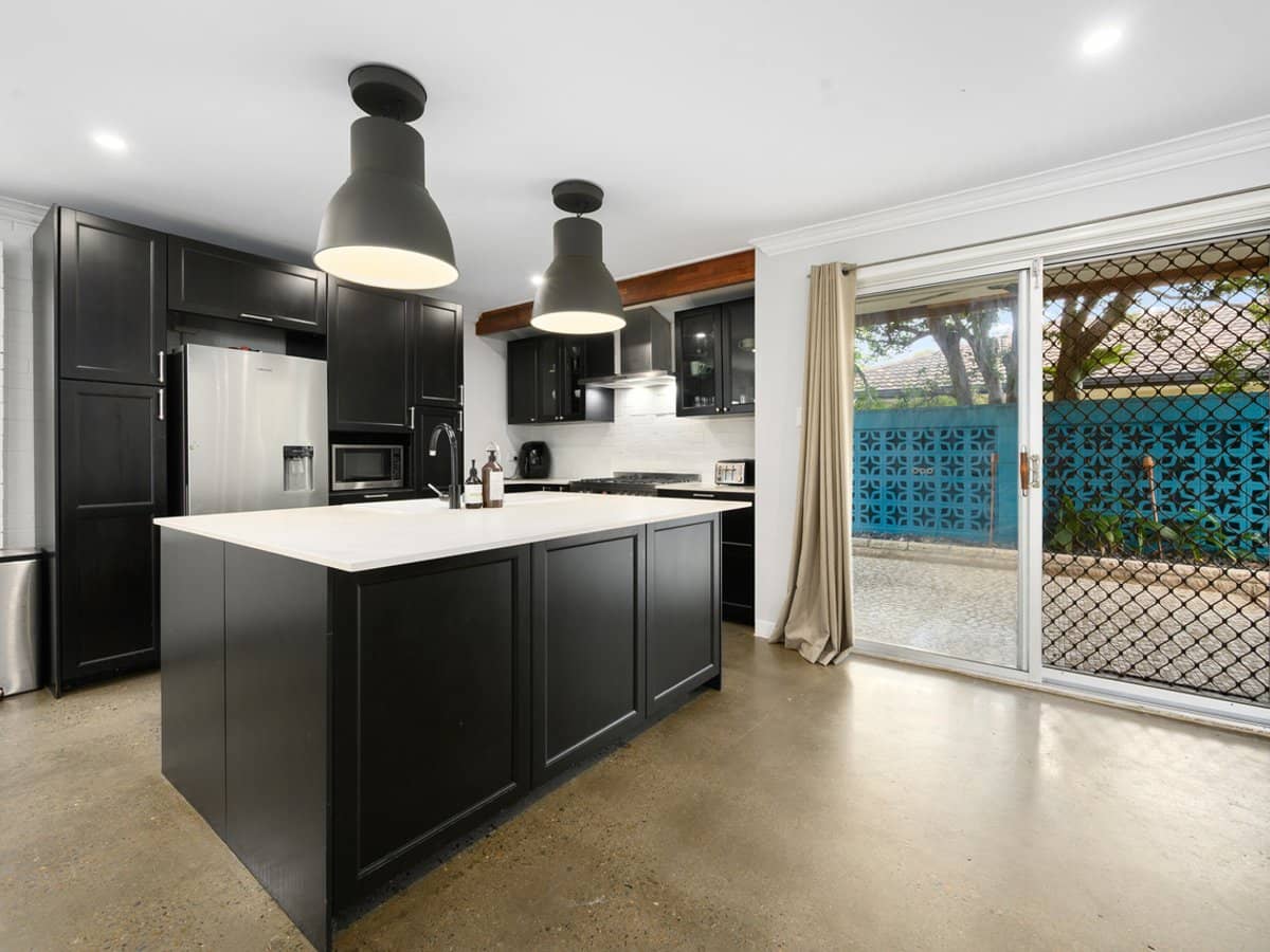 2 Guyra Avenue, BURLEIGH HEADS - Thumbnail 7