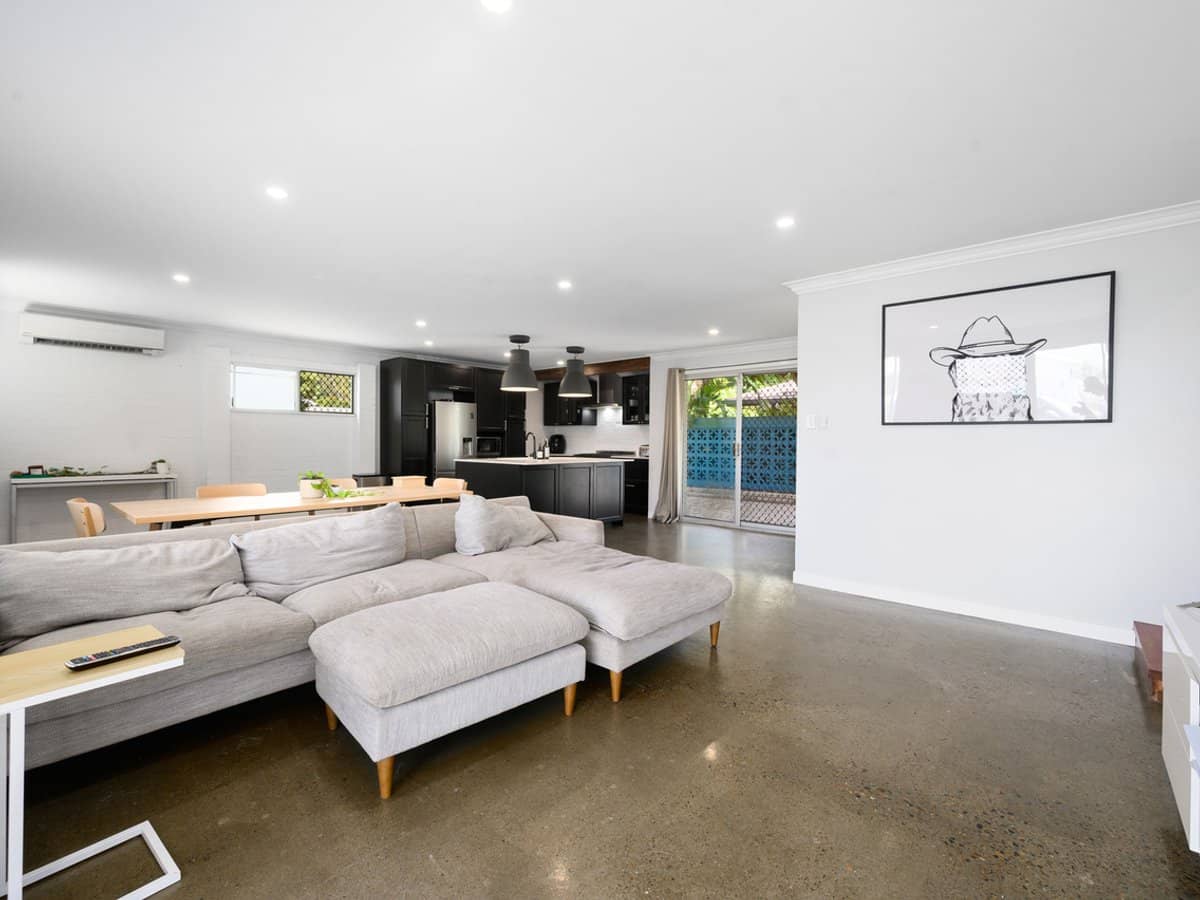 2 Guyra Avenue, BURLEIGH HEADS - Thumbnail 9