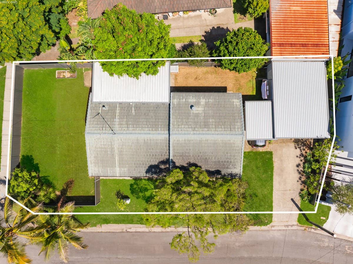 2 Guyra Avenue, BURLEIGH HEADS - Thumbnail 19