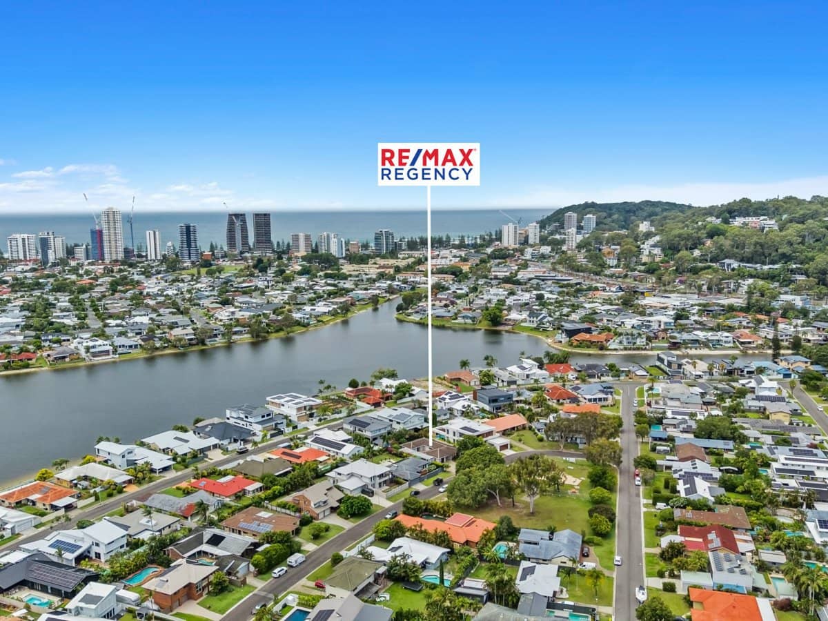 7 Bellbird Avenue, BURLEIGH WATERS - Thumbnail 2