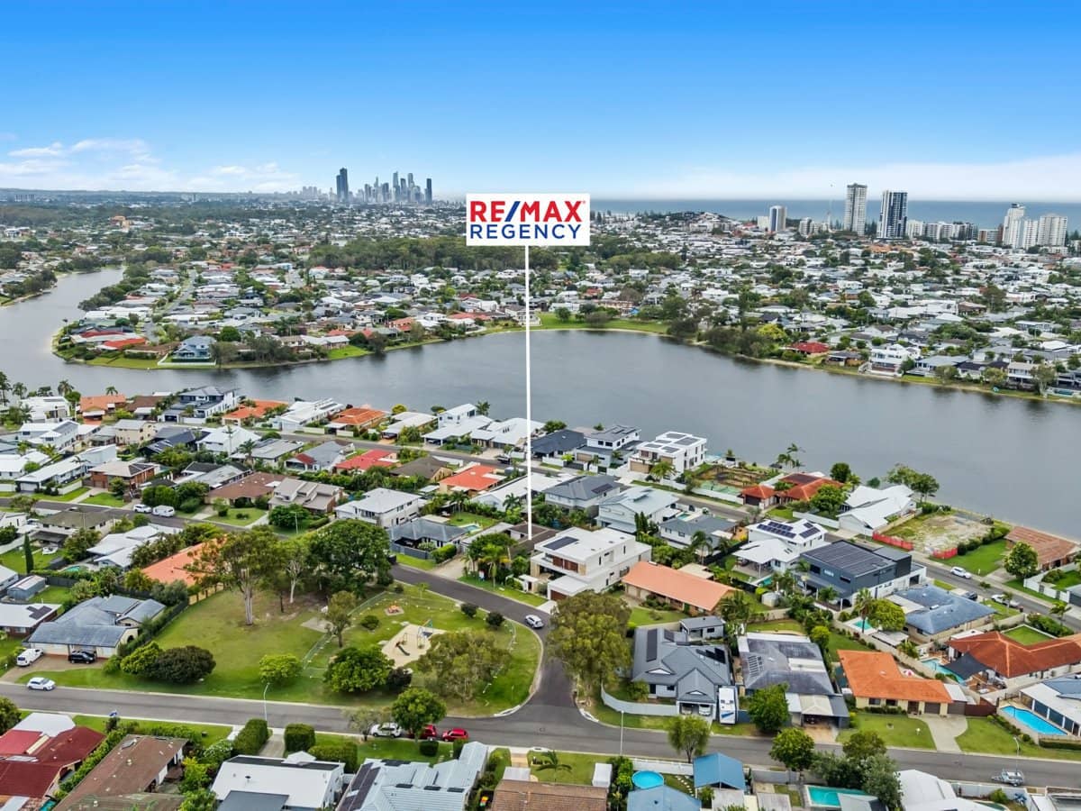 7 Bellbird Avenue, BURLEIGH WATERS - Thumbnail 3