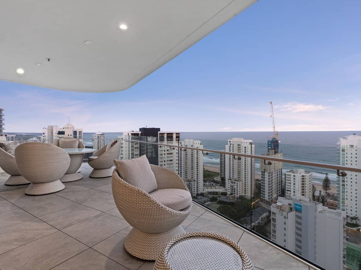 24 Woodroffe Avenue, Main Beach - Thumbnail 2