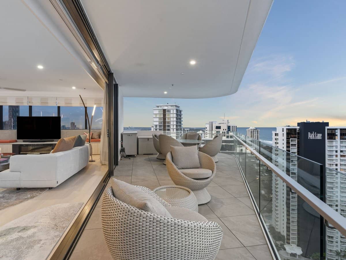 24 Woodroffe Avenue, Main Beach - Thumbnail 4