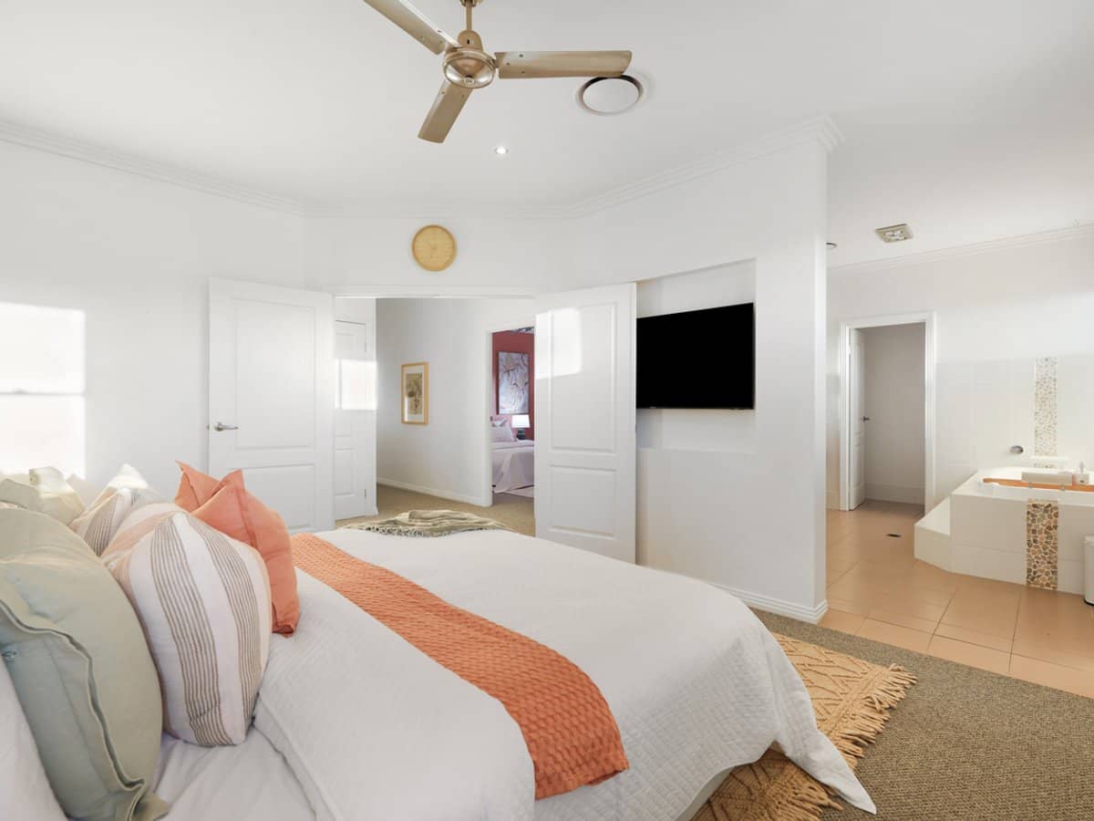 13 Finnagin Drive, BONOGIN - Thumbnail 12