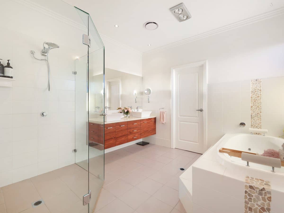 13 Finnagin Drive, BONOGIN - Thumbnail 13