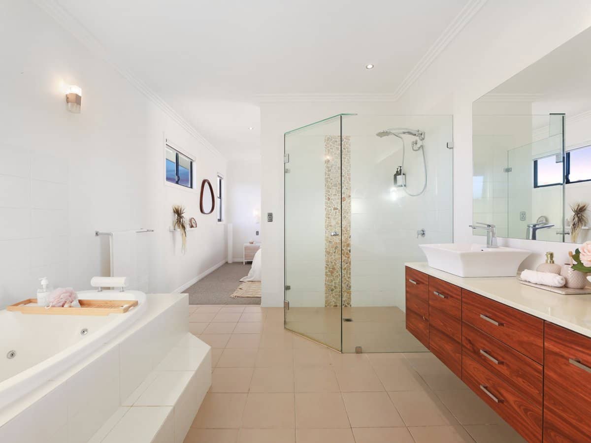 13 Finnagin Drive, BONOGIN - Thumbnail 14