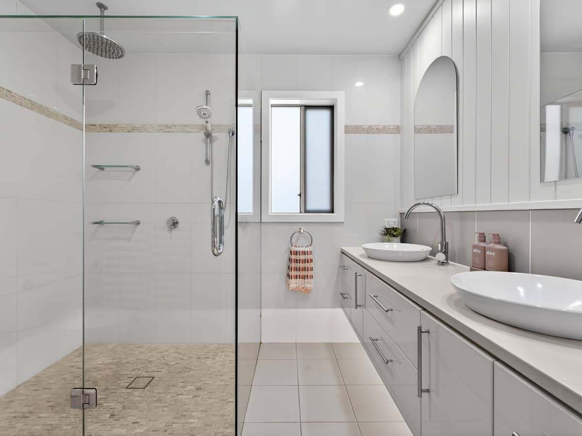 23 Clematis Avenue, HOLLYWELL - Thumbnail 12