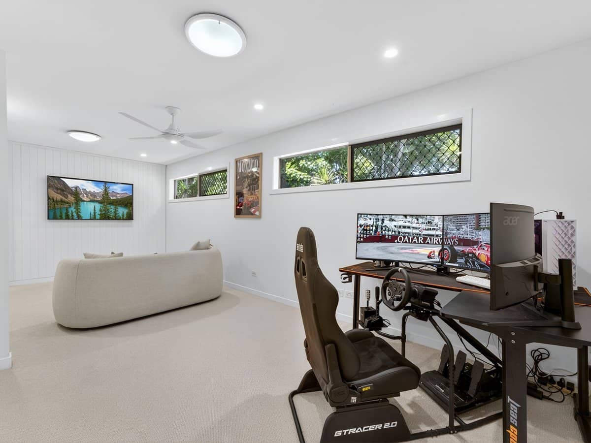 23 Clematis Avenue, HOLLYWELL - Thumbnail 18