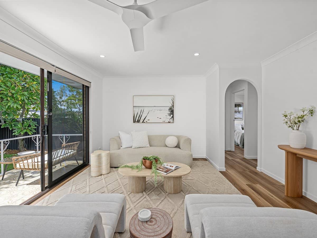 121 Sunshine Boulevard, MERMAID WATERS - Thumbnail 1