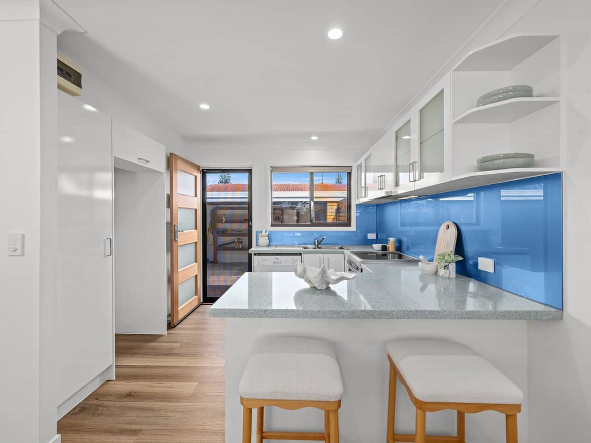 121 Sunshine Boulevard, MERMAID WATERS - Thumbnail 3