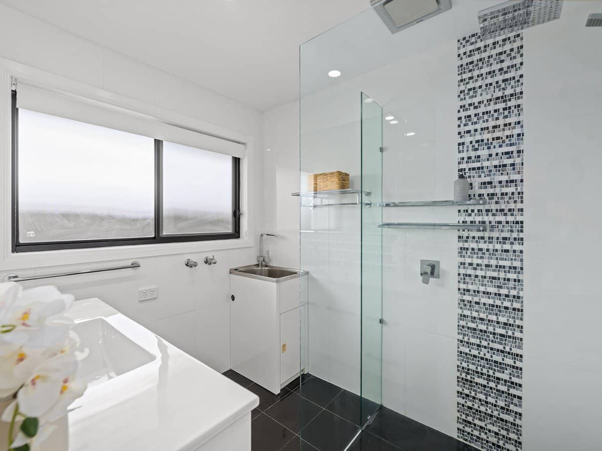 121 Sunshine Boulevard, MERMAID WATERS - Thumbnail 8