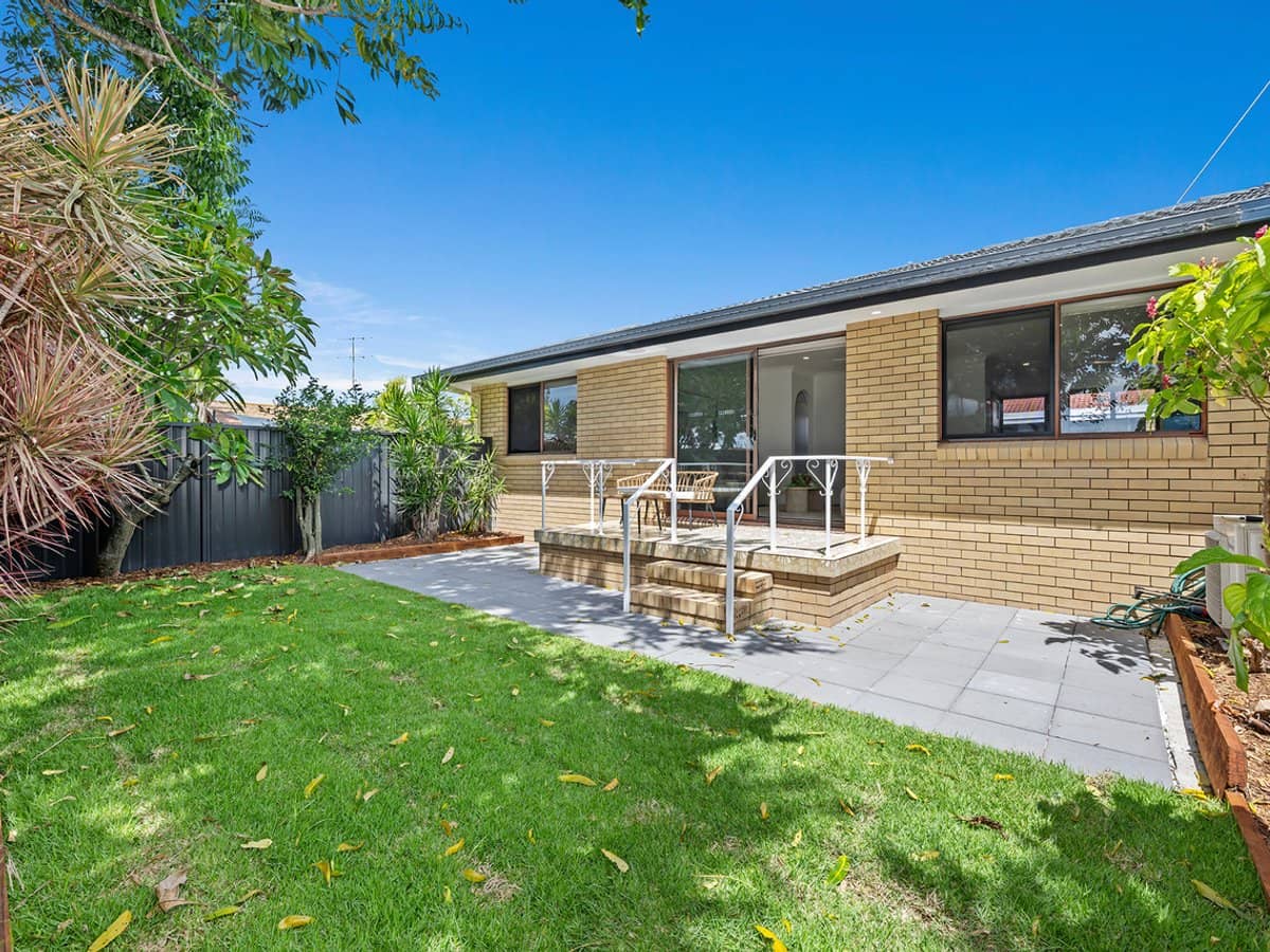 121 Sunshine Boulevard, MERMAID WATERS - Thumbnail 11