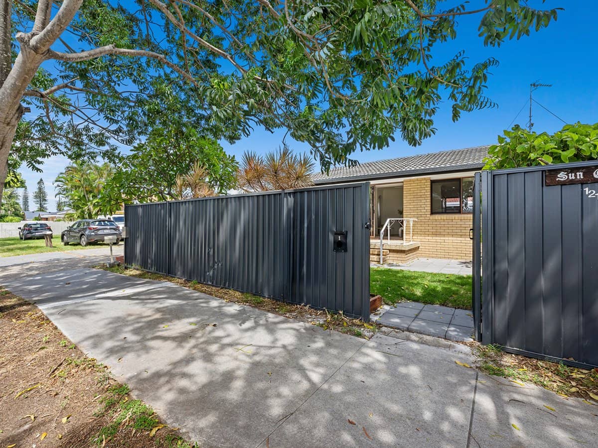 121 Sunshine Boulevard, MERMAID WATERS - Thumbnail 13