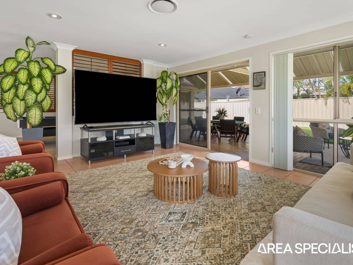 22 Westlake Court, Helensvale - Thumbnail 2