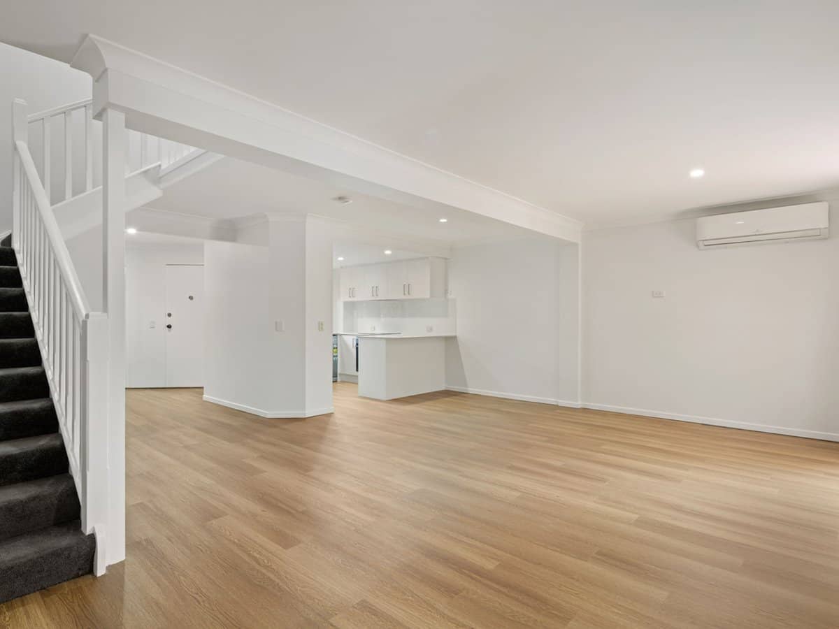 6-10 Bourton Road, MERRIMAC - Thumbnail 2