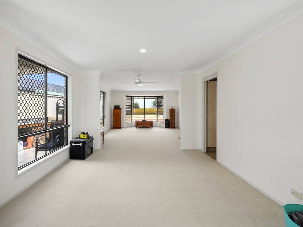 12 Macallan Street, MERRIMAC - Thumbnail 8