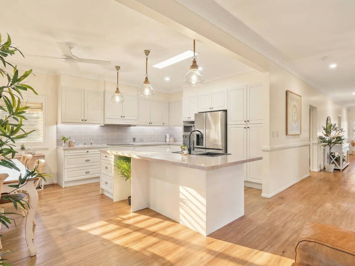 46 Crescent Avenue, HOPE ISLAND - Thumbnail 1