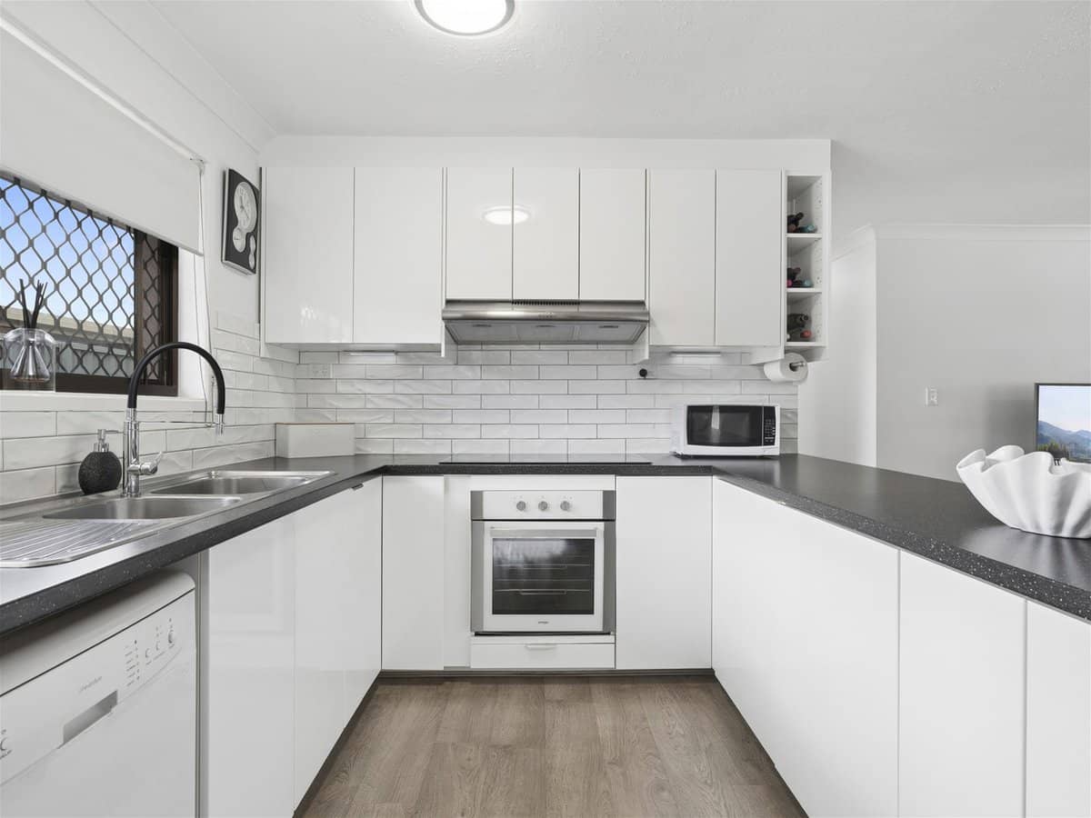 224 Oxley Drive, COOMBABAH - Thumbnail 7