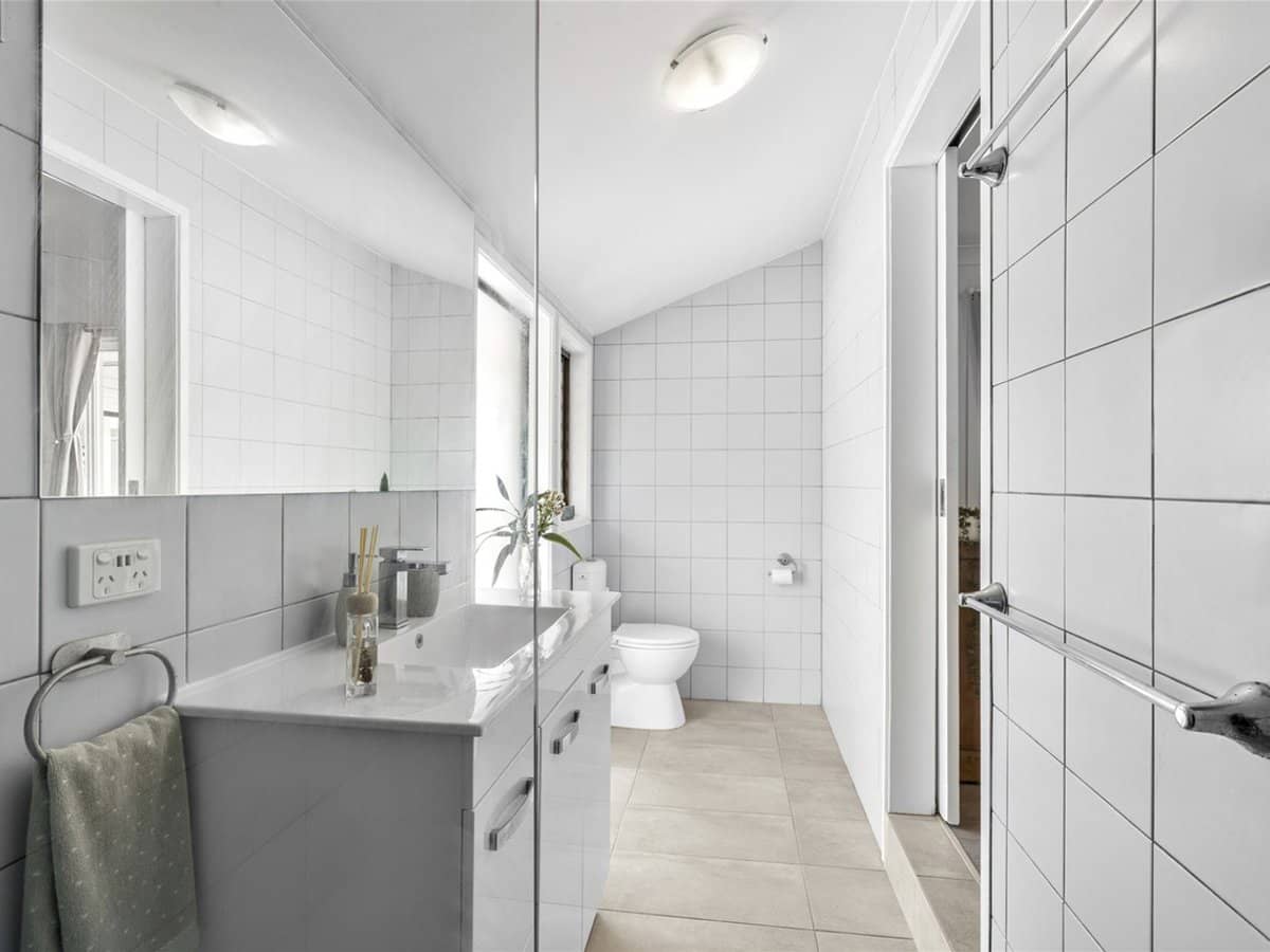 224 Oxley Drive, COOMBABAH - Thumbnail 11