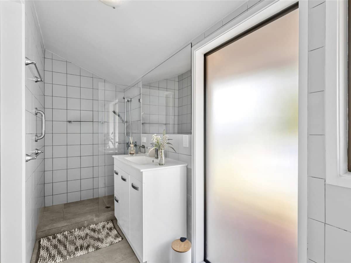 224 Oxley Drive, COOMBABAH - Thumbnail 12