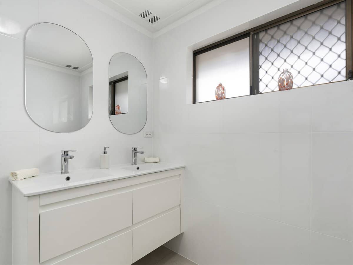 224 Oxley Drive, COOMBABAH - Thumbnail 17