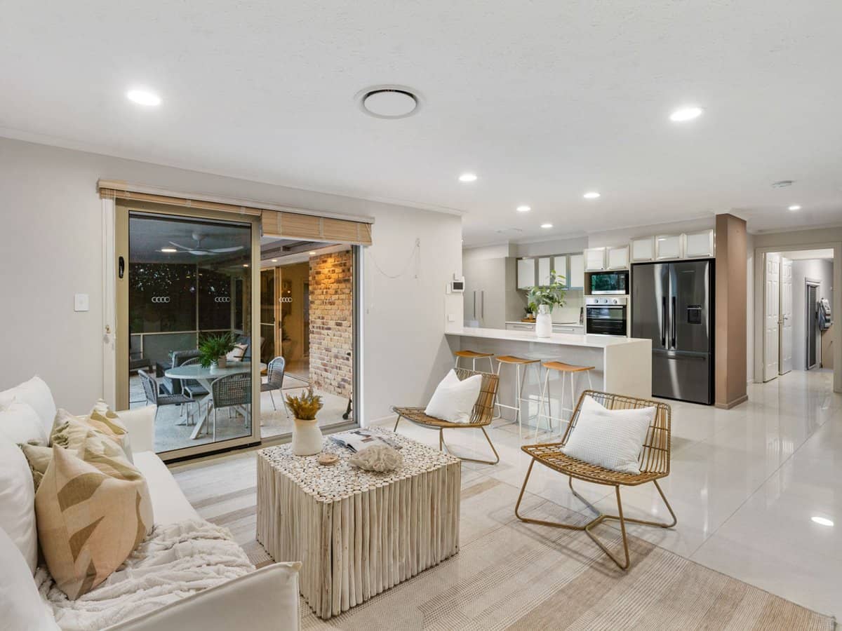 39 Dunkeith Avenue, Benowa Waters - Thumbnail 1