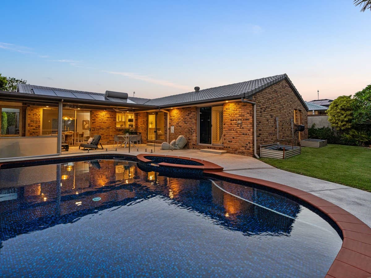 39 Dunkeith Avenue, Benowa Waters - Thumbnail 2