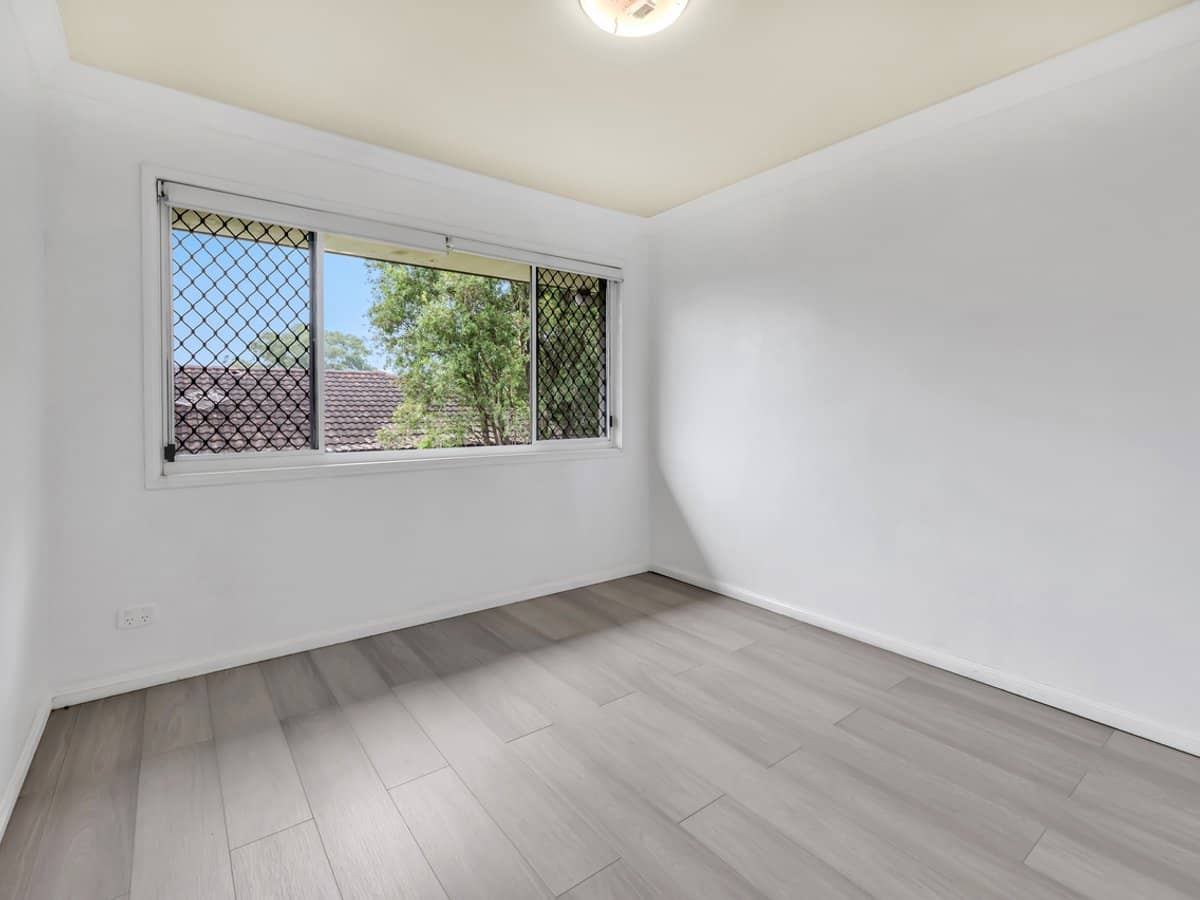 34 Parasol Street, ASHMORE - Thumbnail 13