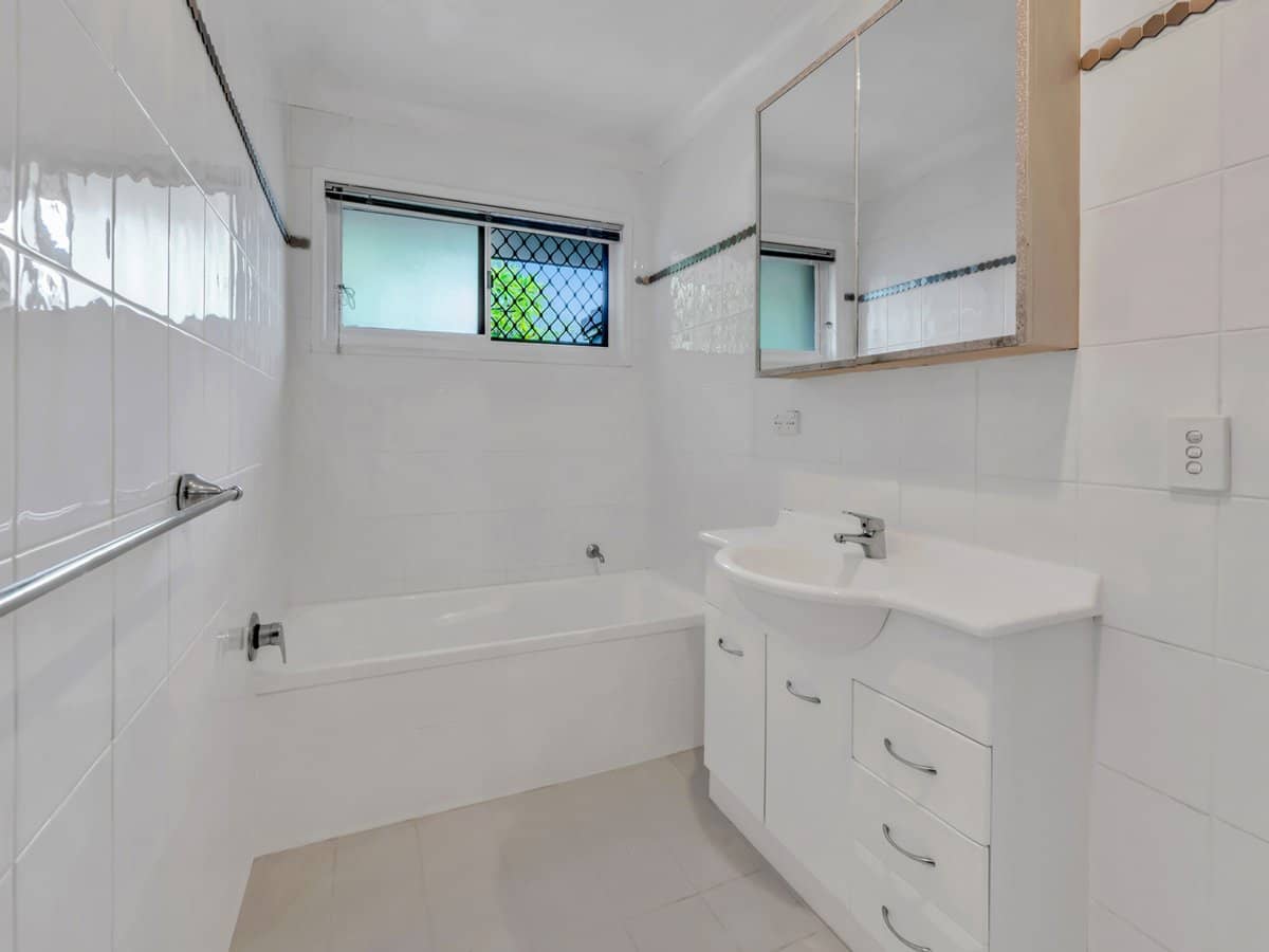 34 Parasol Street, ASHMORE - Thumbnail 15