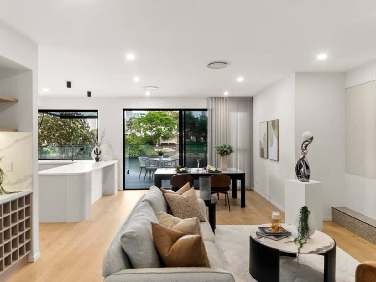 51 Rudd Street, BROADBEACH WATERS - Thumbnail 1