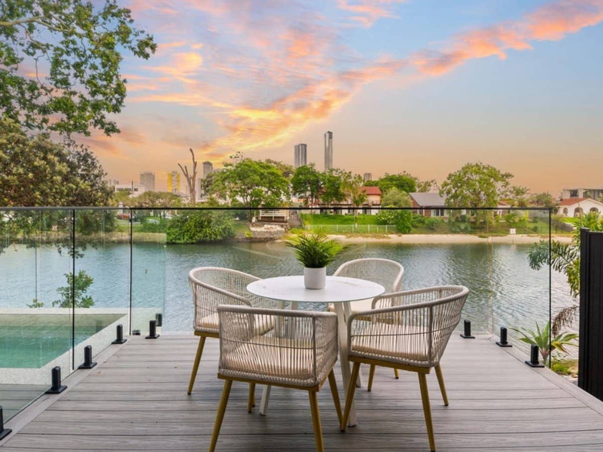 51 Rudd Street, BROADBEACH WATERS - Thumbnail 2