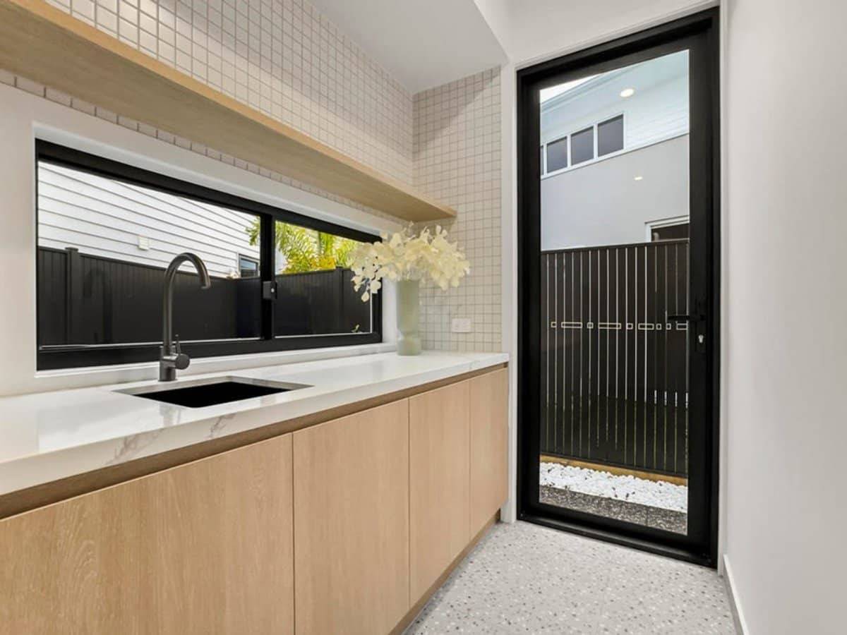 51 Rudd Street, BROADBEACH WATERS - Thumbnail 8