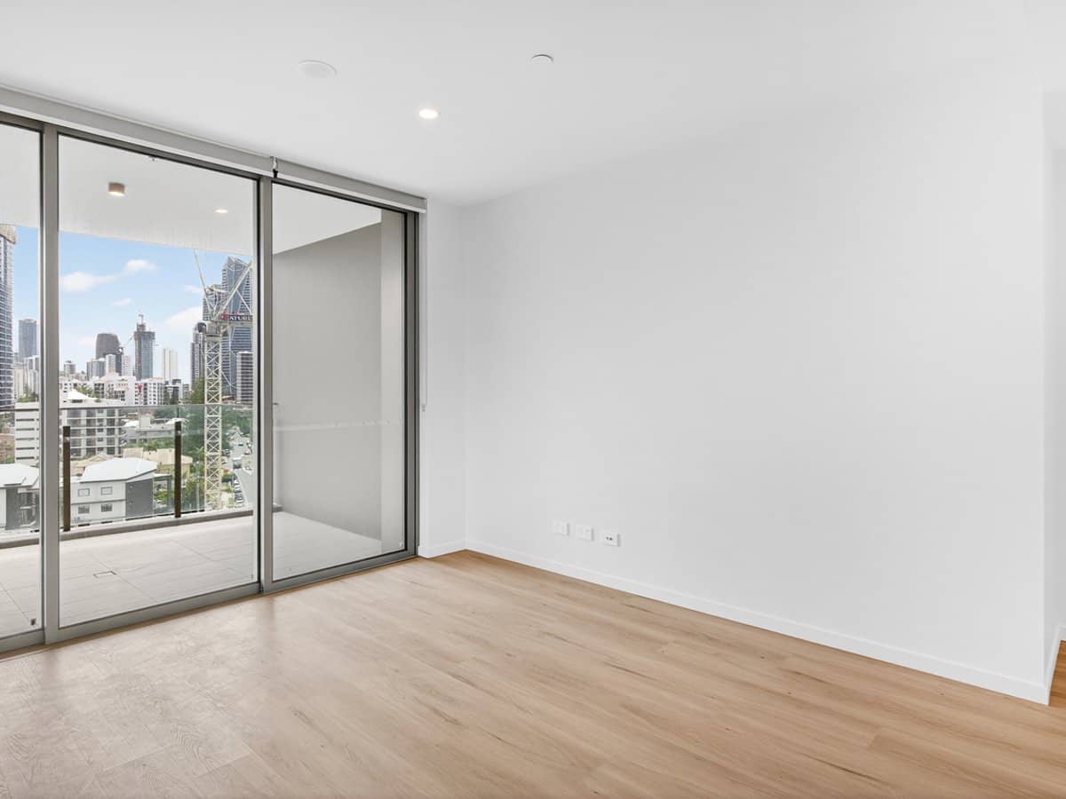 146 Surf Parade, BROADBEACH - Thumbnail 11