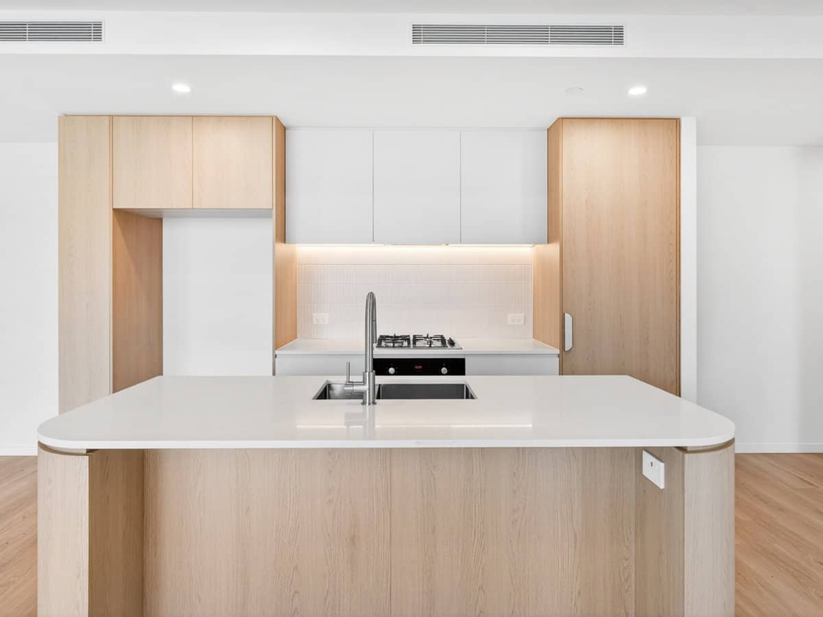 146 Surf Parade, BROADBEACH - Thumbnail 14