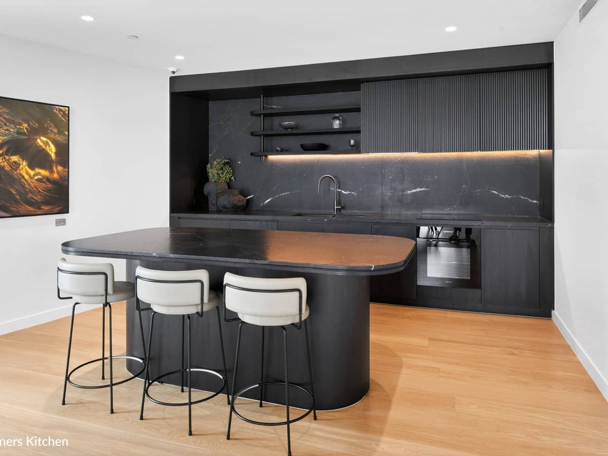 146 Surf Parade, BROADBEACH - Thumbnail 19