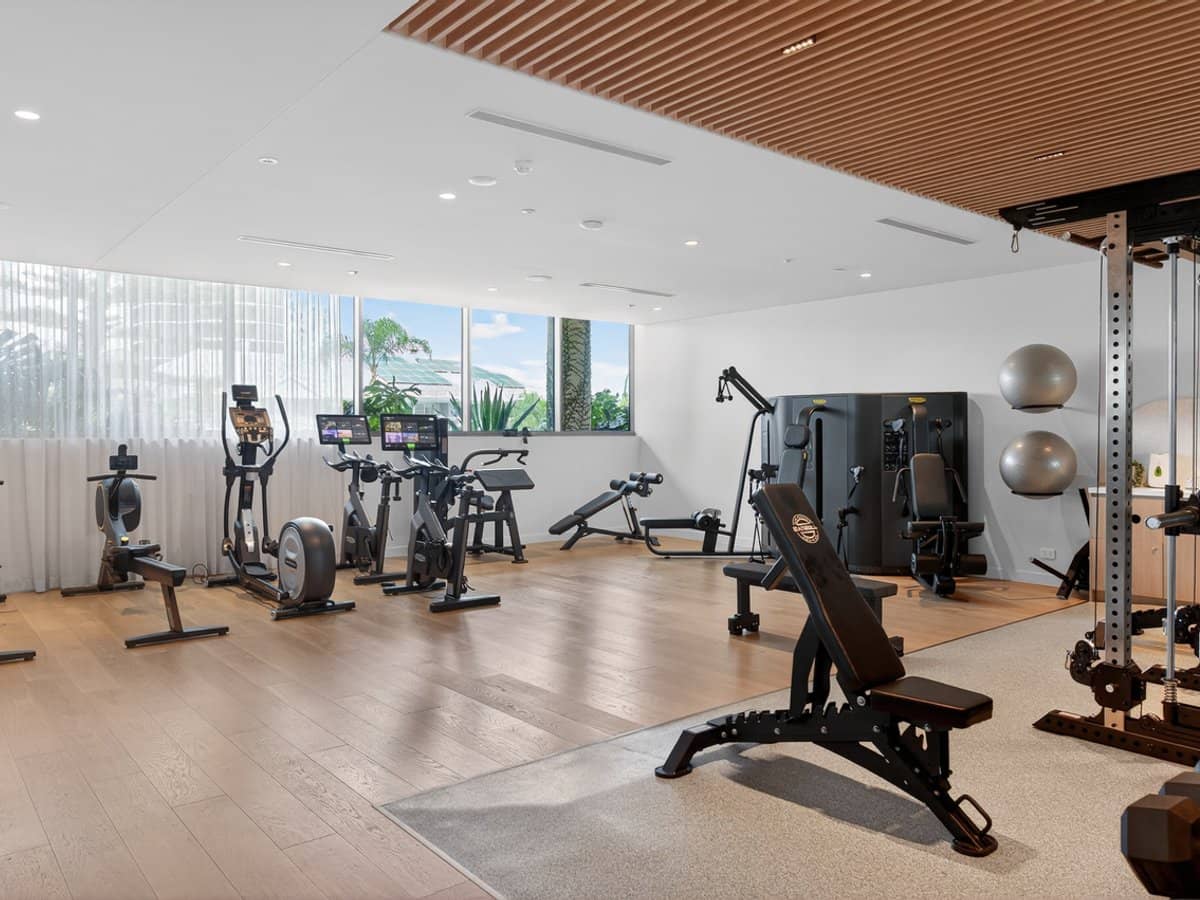 146 Surf Parade, BROADBEACH - Thumbnail 21