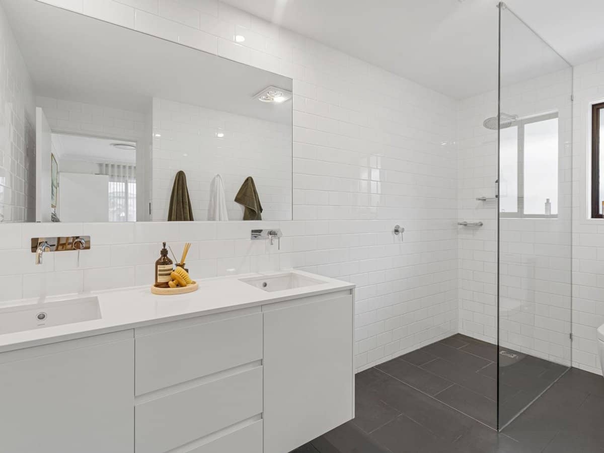 6 Drysdale Place, PARADISE POINT - Thumbnail 12