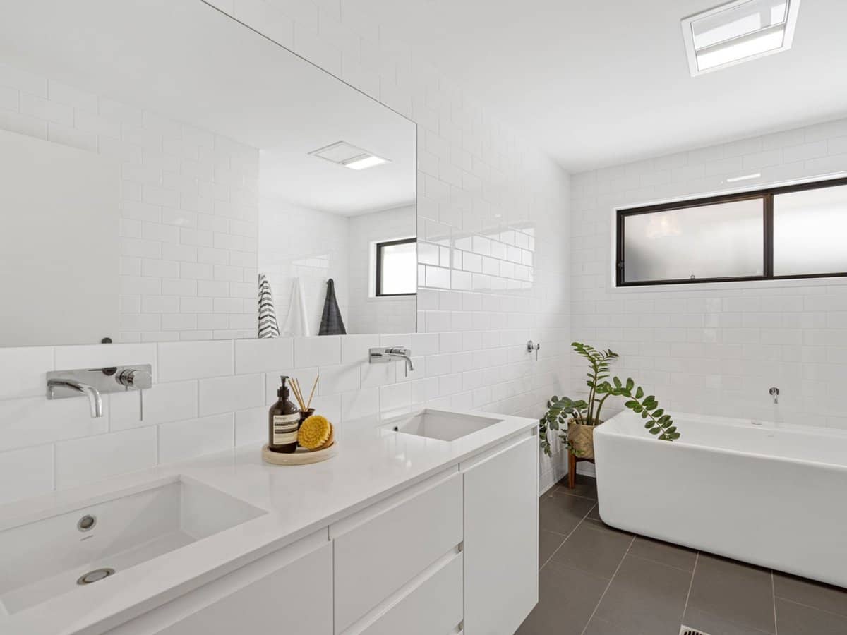 6 Drysdale Place, PARADISE POINT - Thumbnail 16