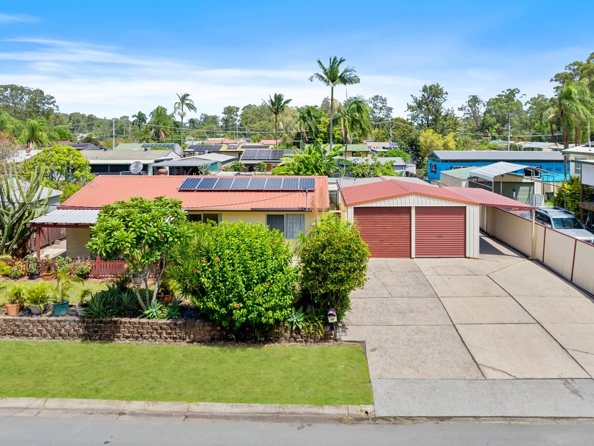 17 Sharon Drive, EAGLEBY - Thumbnail 1