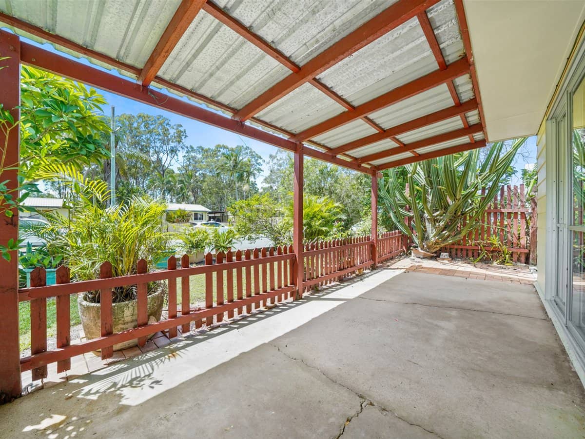 17 Sharon Drive, EAGLEBY - Thumbnail 2