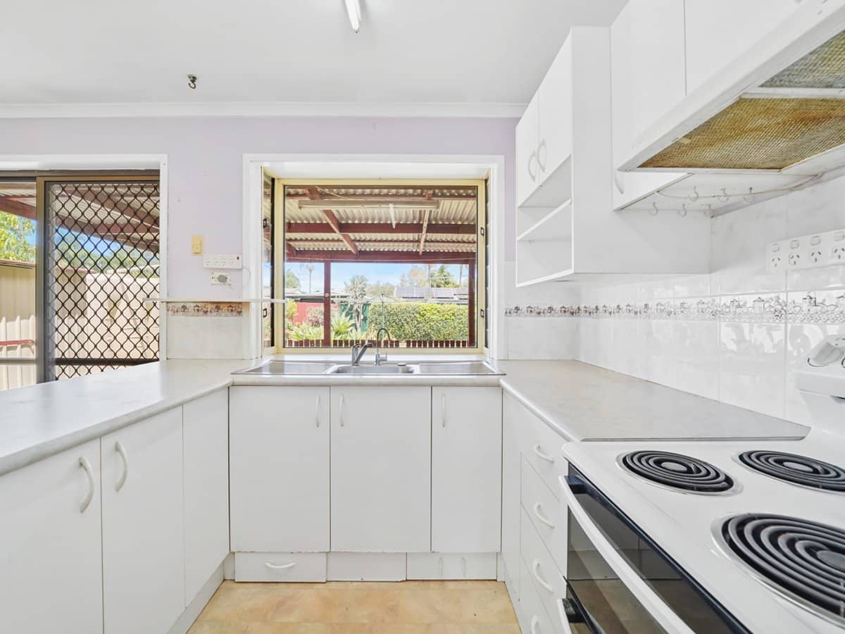 17 Sharon Drive, EAGLEBY - Thumbnail 3