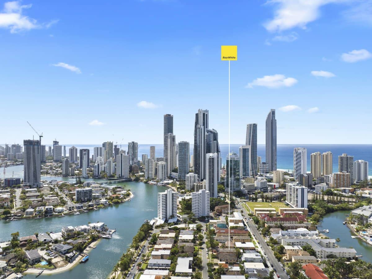 29 Leonard Avenue, SURFERS PARADISE - Thumbnail 1
