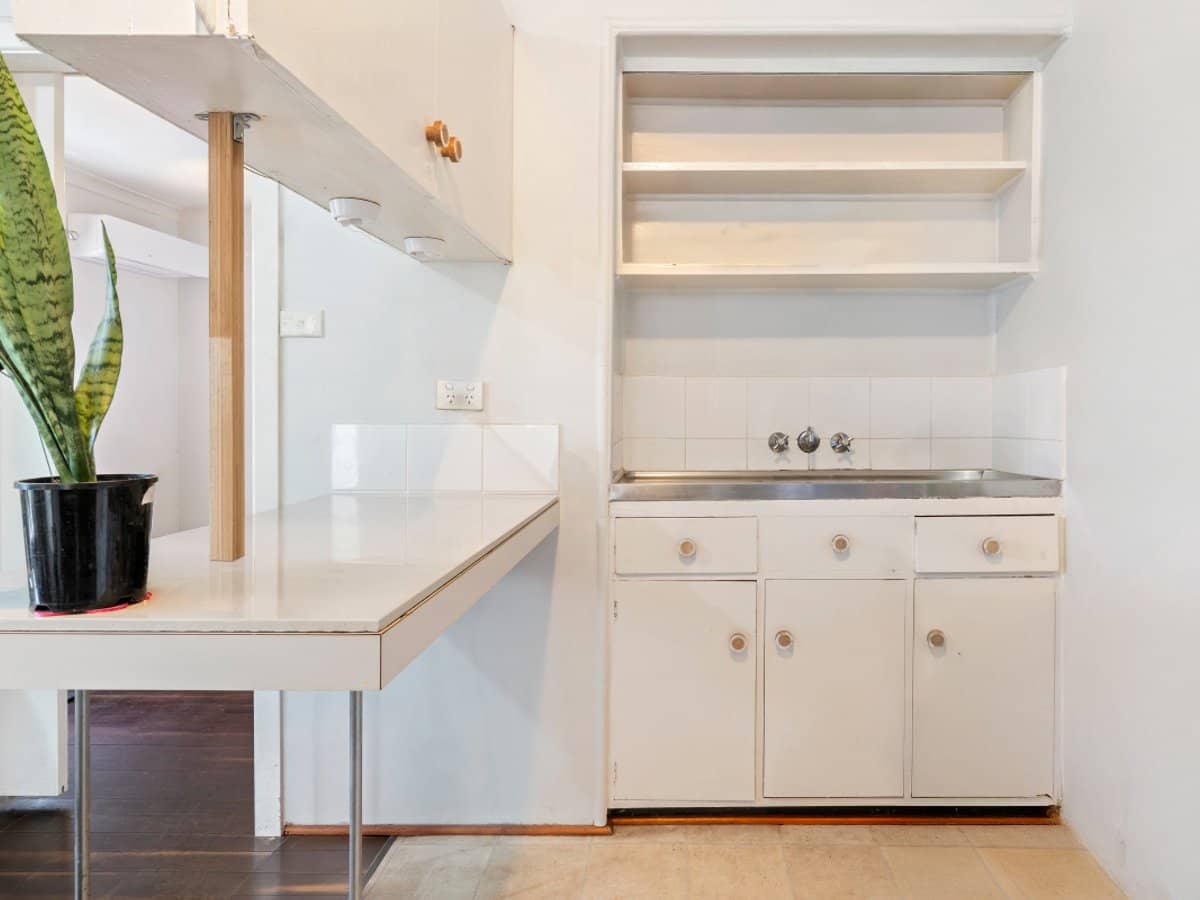 29 Leonard Avenue, SURFERS PARADISE - Thumbnail 3