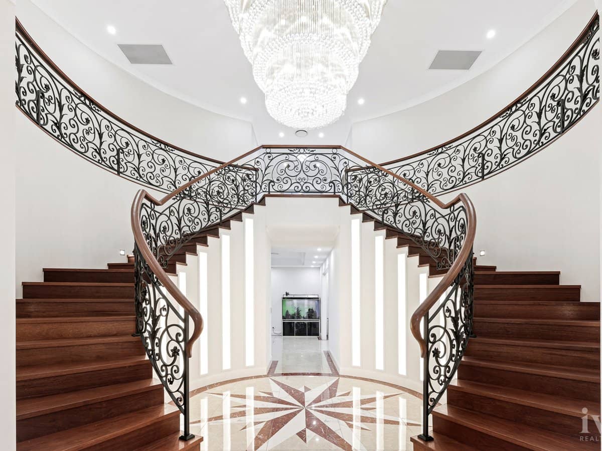 22 Erave Avenue, Runaway Bay - Thumbnail 4